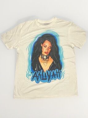 Aaliyah Airbrushed Graphic Tee Men’s Large